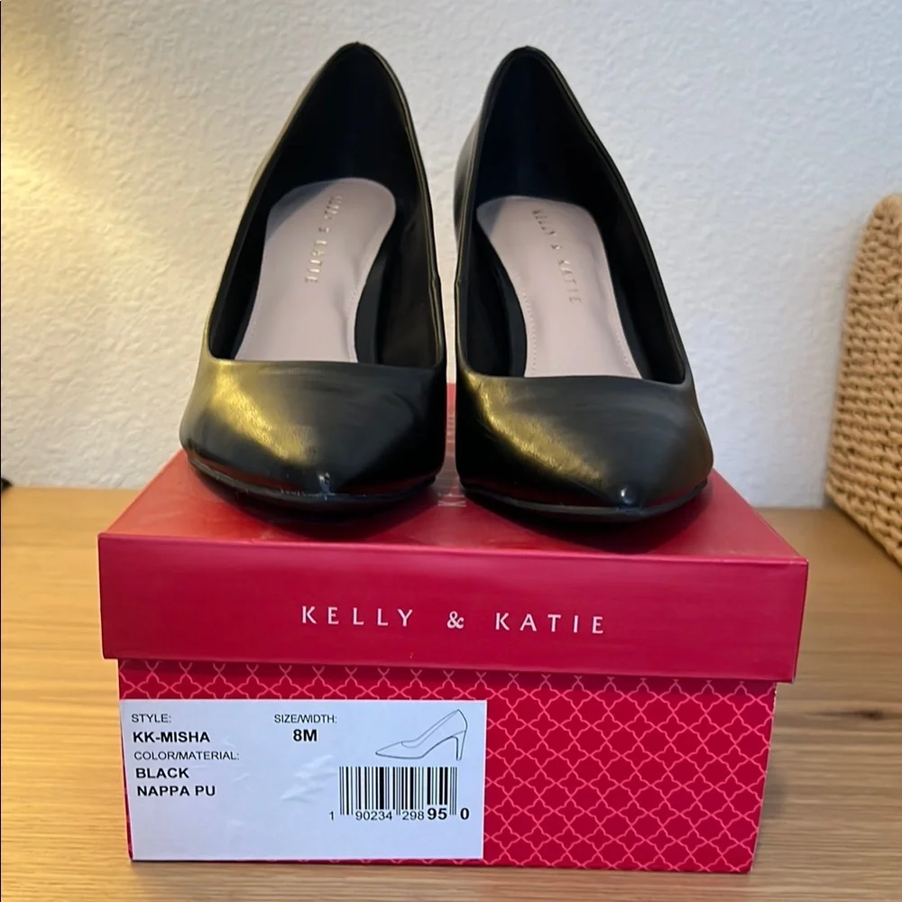 Kelly & Katie Black Women's Pumps - Picture 1 of 5